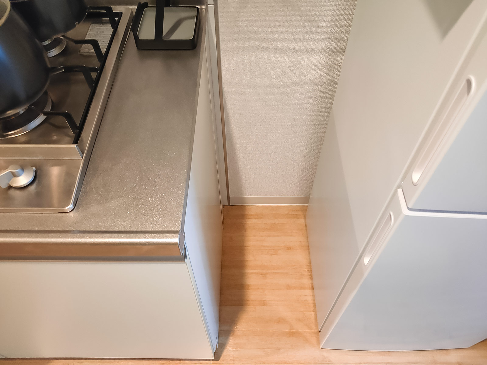キッチンと冷蔵庫の間の空きスペース